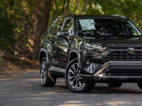 Used 2023 Toyota RAV4 XLE Premium FWD image 28