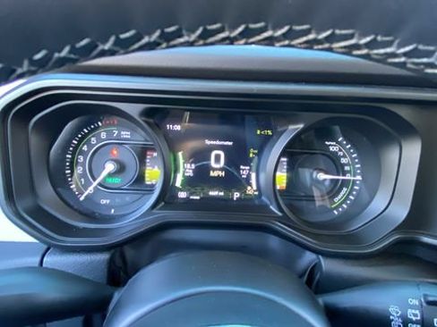 Used 2025 Jeep Wrangler Unlimited Sahara AWD/4WD image 20