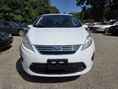 Used 2013 Ford Fiesta SE w/ Super Fuel Economy Pkg FWD image 8