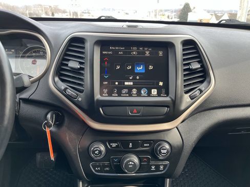 Used 2017 Jeep Cherokee Latitude w/ Cold Weather Group image 22