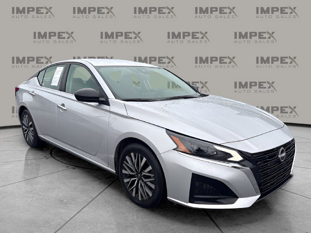 Used 2025 Nissan Altima 2.5 SV FWD image 7