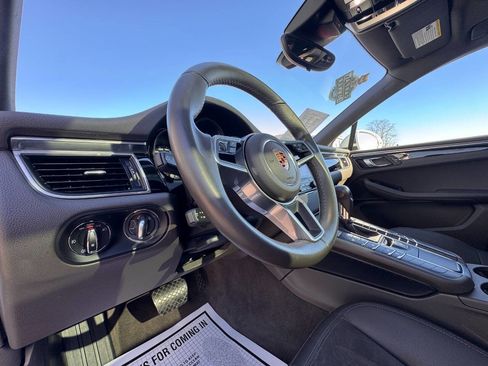 Used 2018 Porsche Macan image 22