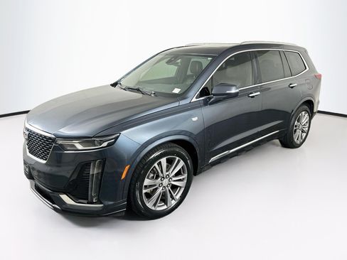Used 2020 Cadillac XT6 Premium Luxury FWD image 3