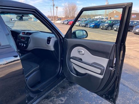 Used 2015 Kia Soul + image 12