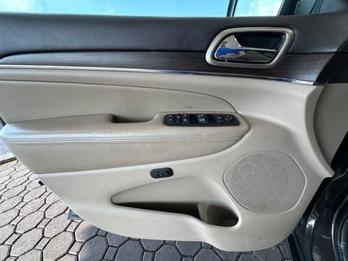 Used 2017 Jeep Grand Cherokee Overland AWD/4WD image 20