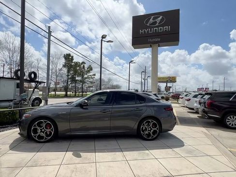 Used 2023 Alfa Romeo Giulia Veloce image 3