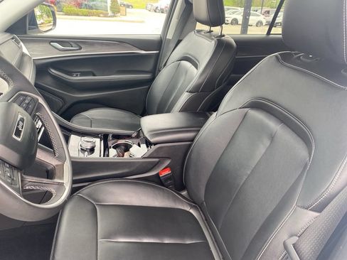 Used 2023 Jeep Grand Cherokee Limited AWD/4WD image 19