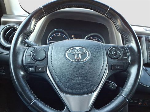 Used 2018 Toyota RAV4 Limited image 19