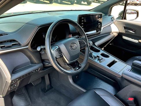 Used 2021 Toyota Sienna XSE image 14