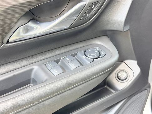 Used 2024 GMC Terrain SLE w/ Driver Convenience Package FWD image 10