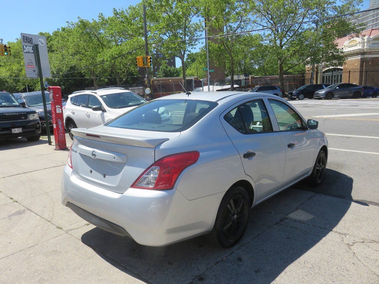 Used 2019 Nissan Versa S Plus FWD image 4
