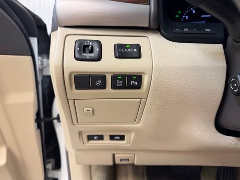Used 2013 Lexus LS 460 AWD w/ Comfort Pkg image 38