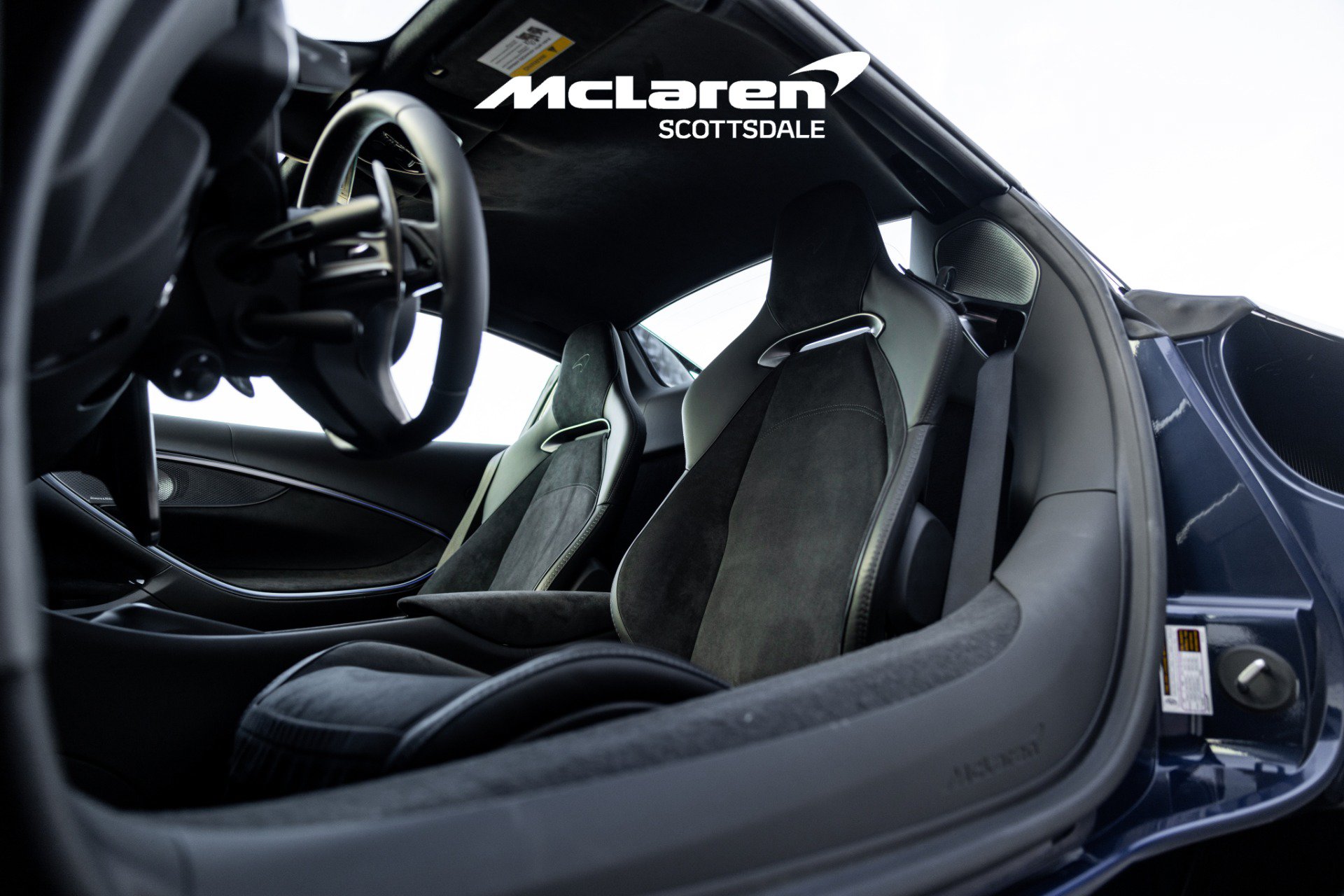Used 2025 McLaren Artura Spider RWD image 20
