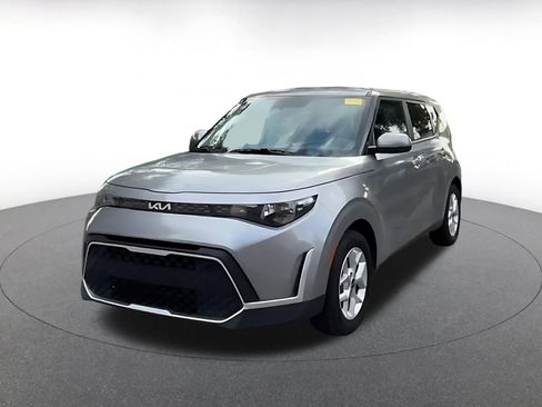 Used 2025 Kia Soul LX w/ LX Technology Package FWD image 6