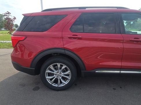Used 2021 Ford Explorer XLT w/ Equipment Group 202A AWD/4WD image 7