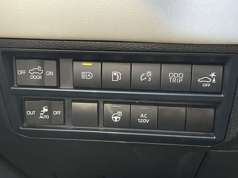 Used 2024 Toyota Tundra Capstone AWD/4WD image 19