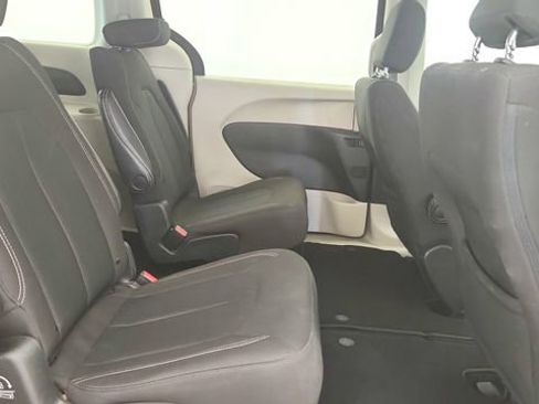 Used 2023 Chrysler Voyager LX FWD image 21