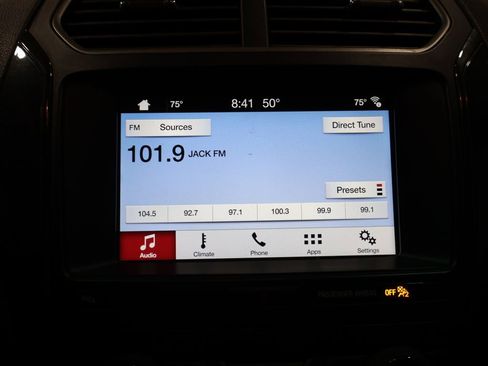 Used 2018 Ford Explorer XLT image 25