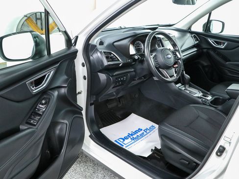 Used 2023 Subaru Forester Premium AWD/4WD image 3