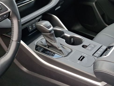 Certified 2022 Toyota Highlander XLE AWD/4WD image 19