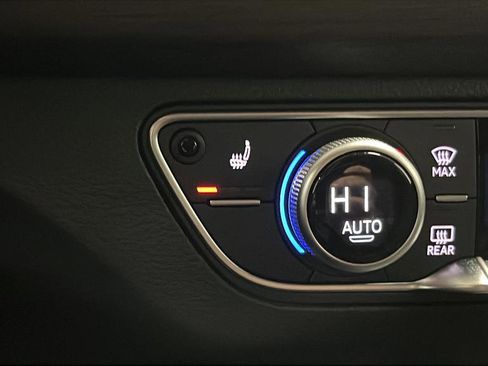 Used 2024 Audi Q5 e Premium w/ Convenience Package AWD/4WD image 30