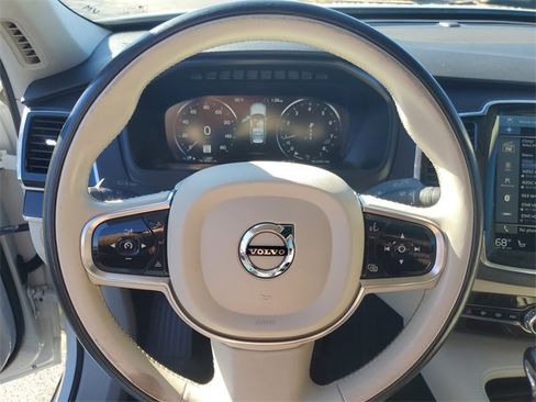 Used 2017 Volvo XC90 T5 Momentum w/ Vision Package image 16