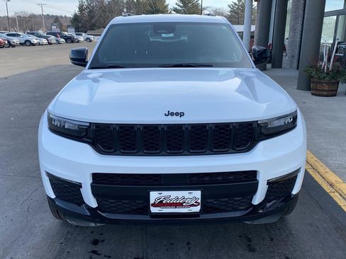 Used 2025 Jeep Grand Cherokee L Limited w/ Black Appearance Package image 4