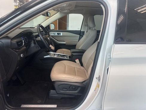 Used 2022 Ford Explorer Limited w/ Equipment Group 301A image 10