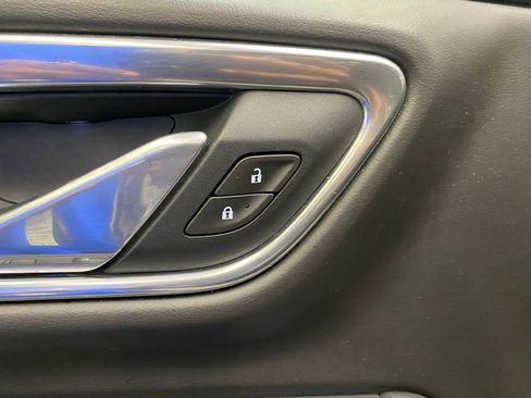 Used 2021 Chevrolet Suburban LT image 30