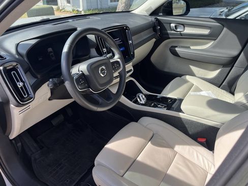 Used 2023 Volvo XC40 B5 Plus w/ Protection Package Premier image 11