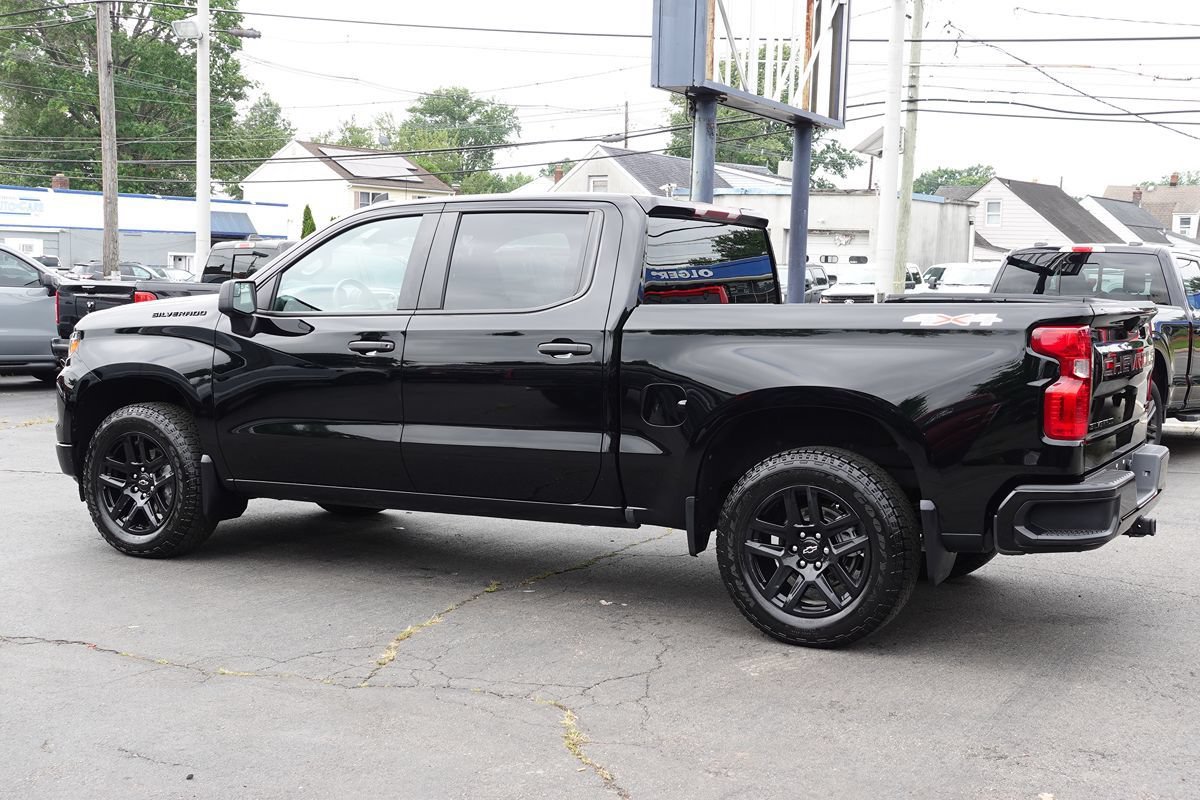 Used 2024 Chevrolet Silverado 1500 Custom AWD/4WD image 2