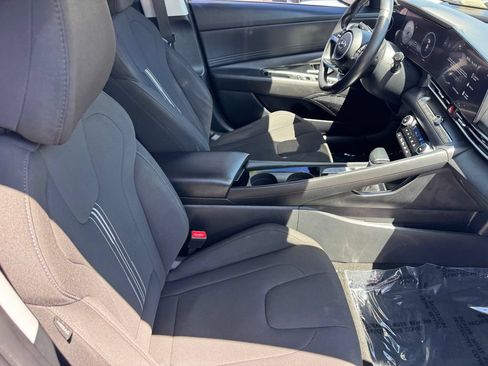 Used 2023 Hyundai Elantra SEL w/ Convenience Package FWD image 7
