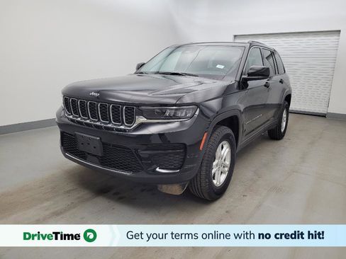 Used 2023 Jeep Grand Cherokee Laredo image 1