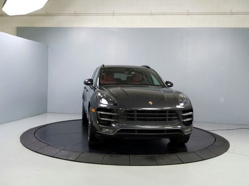Used 2018 Porsche Macan Turbo image 2