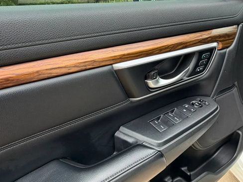 Used 2017 Honda CR-V Touring image 11