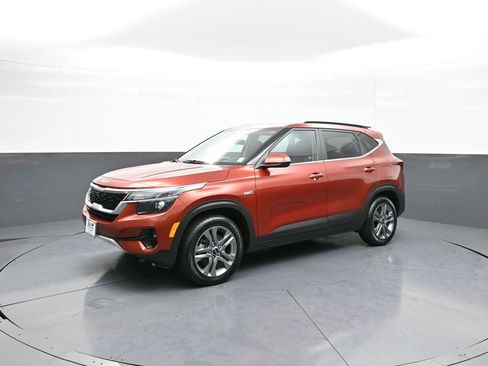 Certified 2022 Kia Seltos S image 10