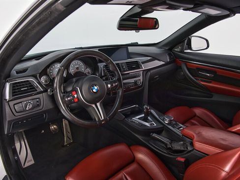 Used 2018 BMW M4 Convertible RWD image 18