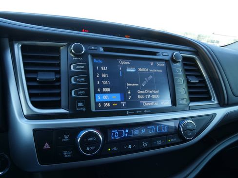 Used 2017 Toyota Highlander Limited Platinum image 28