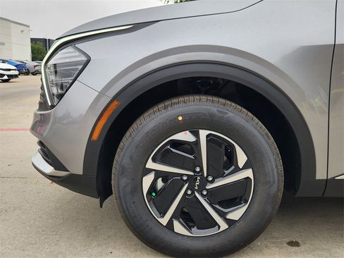 New 2025 Kia Sportage LX image 6