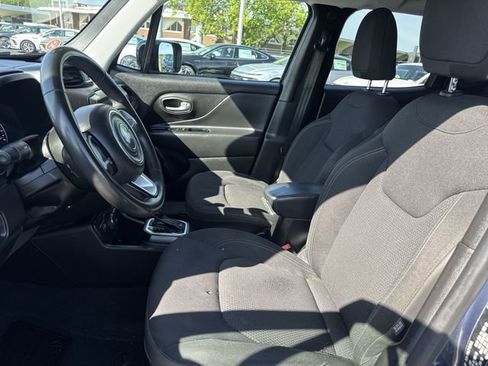 Used 2023 Jeep Renegade Altitude AWD/4WD image 19
