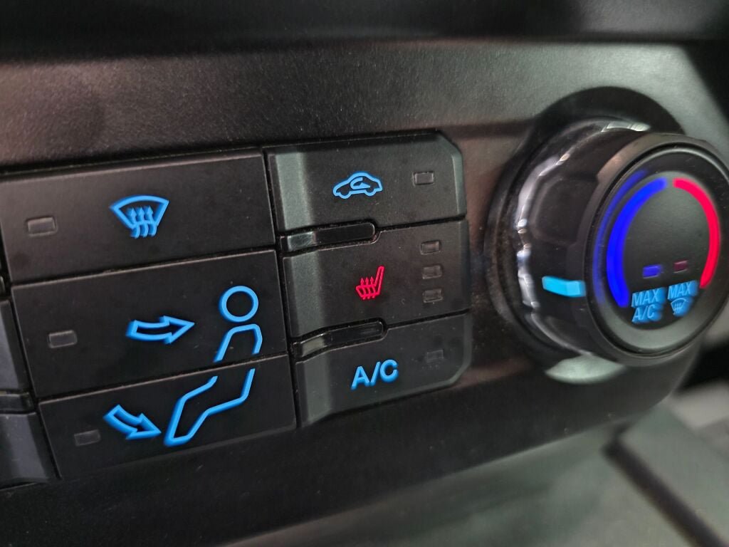 Used 2019 Ford F250 XLT w/ XLT Premium Package AWD/4WD image 16