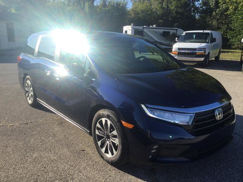 Used 2023 Honda Odyssey EX-L image 3