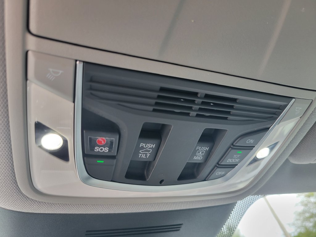 Used 2025 Acura MDX w/ Technology Package FWD image 33