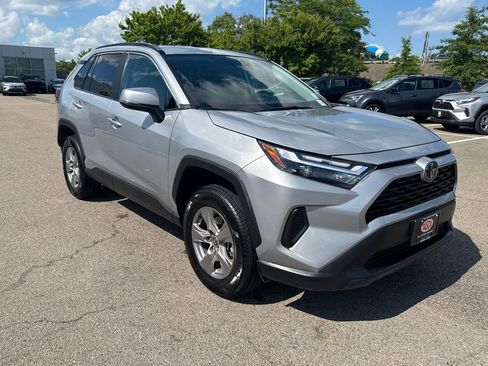 Used 2025 Toyota RAV4 XLE AWD/4WD image 9