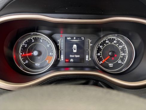 Used 2015 Jeep Cherokee Latitude w/ Cold Weather Group image 14