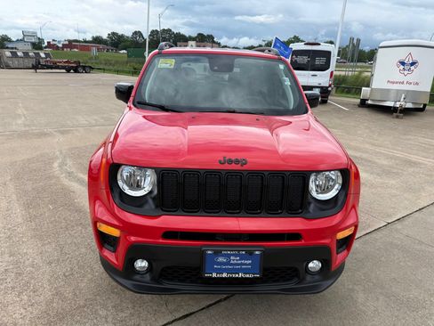 Used 2023 Jeep Renegade Altitude AWD/4WD image 2