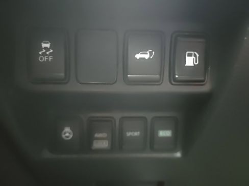 Used 2018 Nissan Rogue SV w/ Premium Package image 20