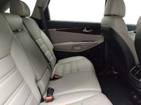 Used 2017 Kia Sorento EX w/ EX V6 Premium Package image 19