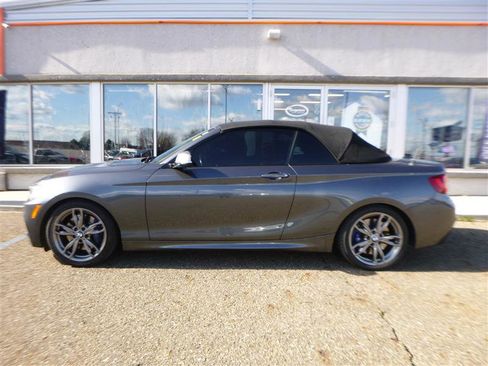 Used 2015 BMW M235i Convertible image 4