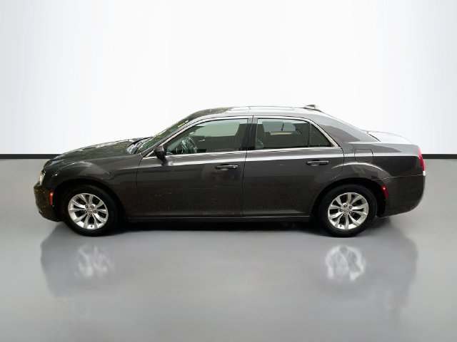Used 2015 Chrysler 300 Limited RWD image 8